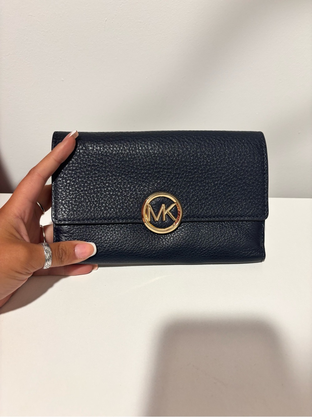 💕Michael Kors Navy Pebbled Leather Logo Flap Wallet💕